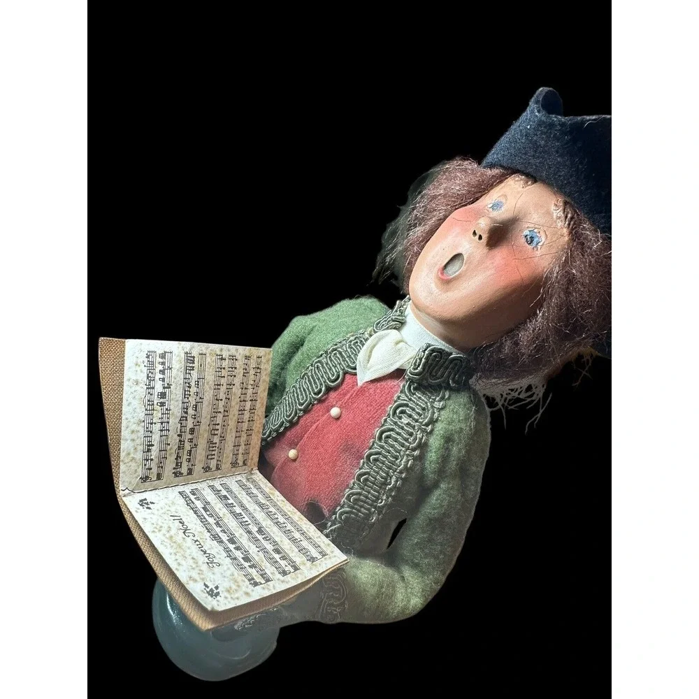 Byers Choice Caroler Cries of London 1999 Man Caroler Music‎ Book Patriot Hat